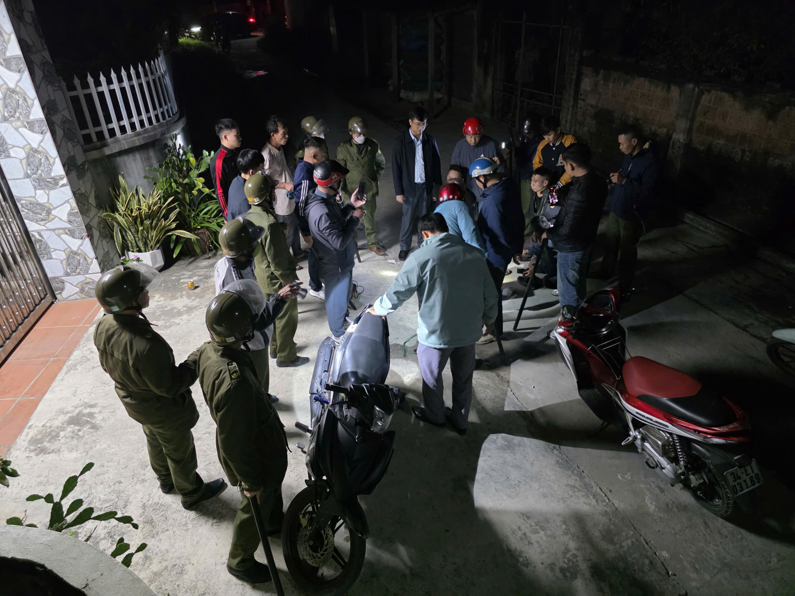 Công an xã Ninh Giang bắt giữ đối tượng tàng trữ trái phép chất độc để bẫy chó, mèo